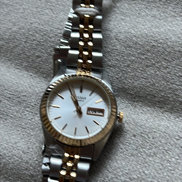 Pulsar Mineral Crystal Watche - Picture 6 of 8